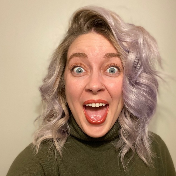 Meet your Posher, Erica - Picture 2 of 4